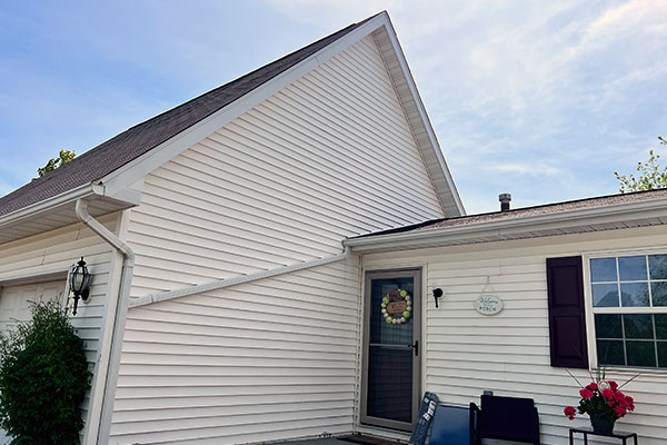 Clean house with vinyl siding